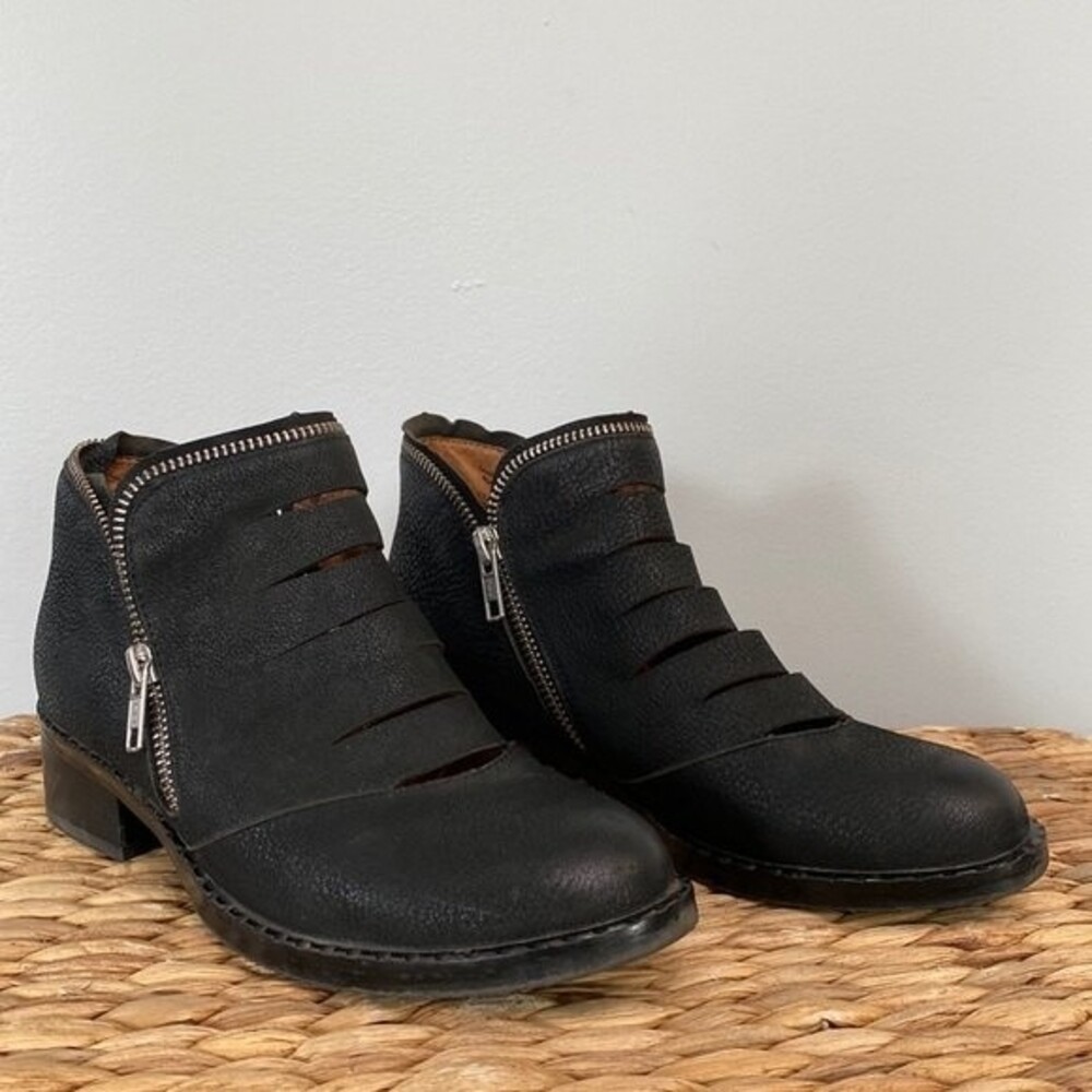Kenneth Cole Gentle Souls Bailey Black Leather Cut Out Bootie Grunge Streetwear